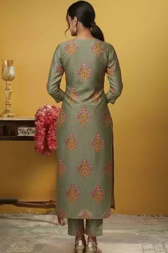Women Ethnic Motifs Printed Regular Kurta with Trousers