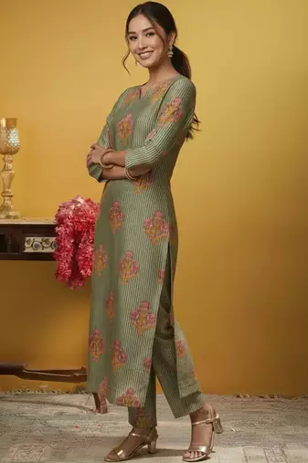 Women Ethnic Motifs Printed Regular Kurta with Trousers