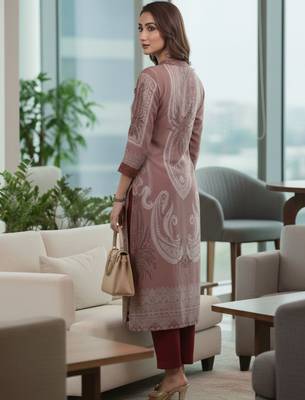 Women Paisley Printed Regular Kurta with Trousers 4