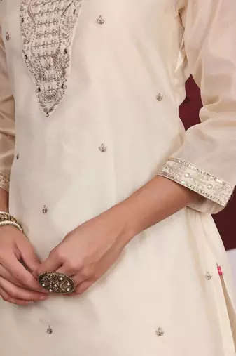 Women Ethnic Motifs Embroidered Regular Thread Work Kurta with Trousers & With Dupatta