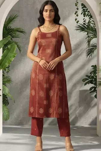 Women Ethnic Motifs Printed Regular Kurta with Trousers & With Dupatta