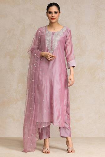 Women Floral Embroidered Regular Chanderi Silk Kurta with Trousers & With Dupatta