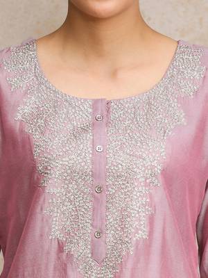 Women Floral Embroidered Regular Chanderi Silk Kurta with Trousers & With Dupatta 3