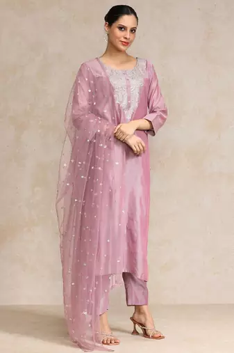 Women Floral Embroidered Regular Chanderi Silk Kurta with Trousers & With Dupatta