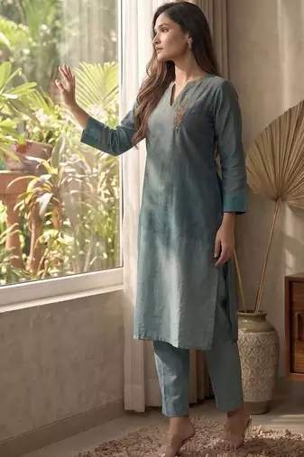 Women Ombre Dyed Regular Thread Work Kurta with Trousers