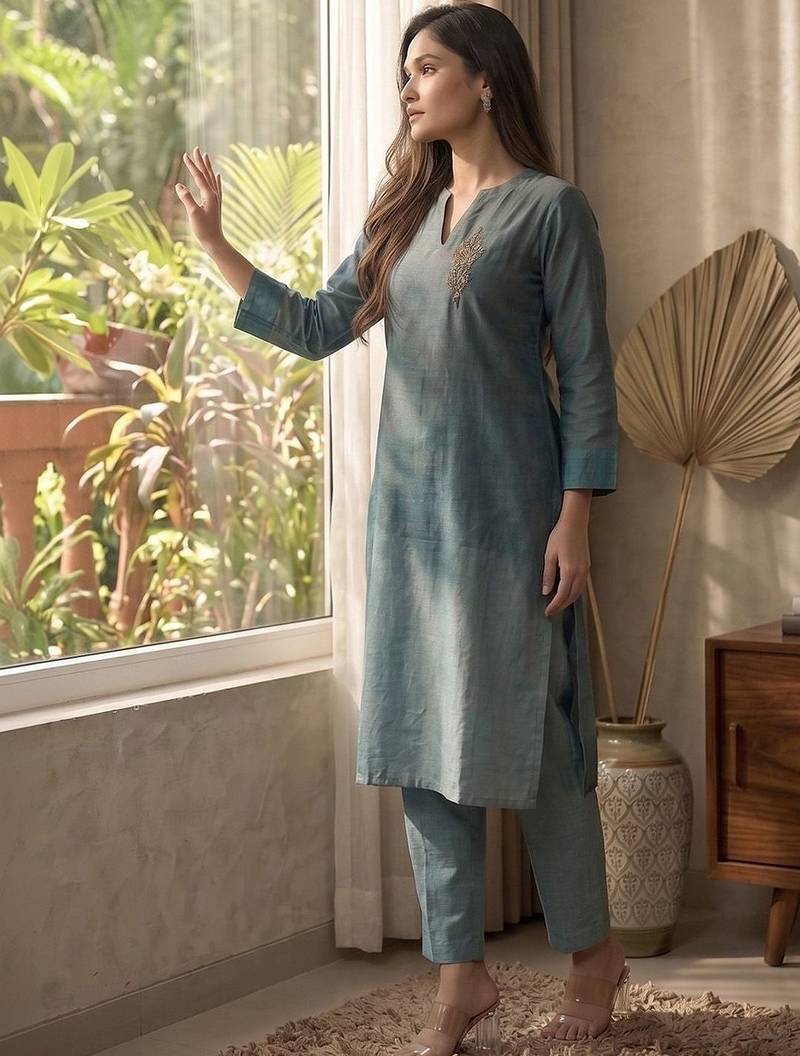 Women Ombre Dyed Regular Thread Work Kurta with Trousers
