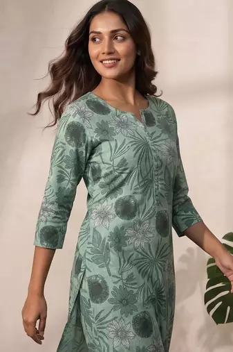 Women Floral Printed Regular Kurta with Trousers