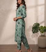 Women Floral Printed Regular Kurta with Trousers