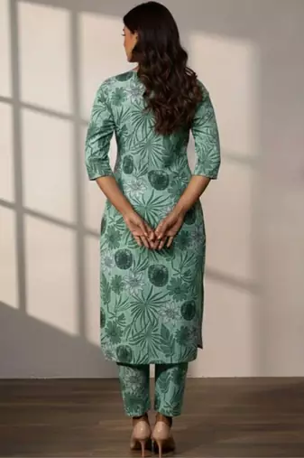 Women Floral Printed Regular Kurta with Trousers