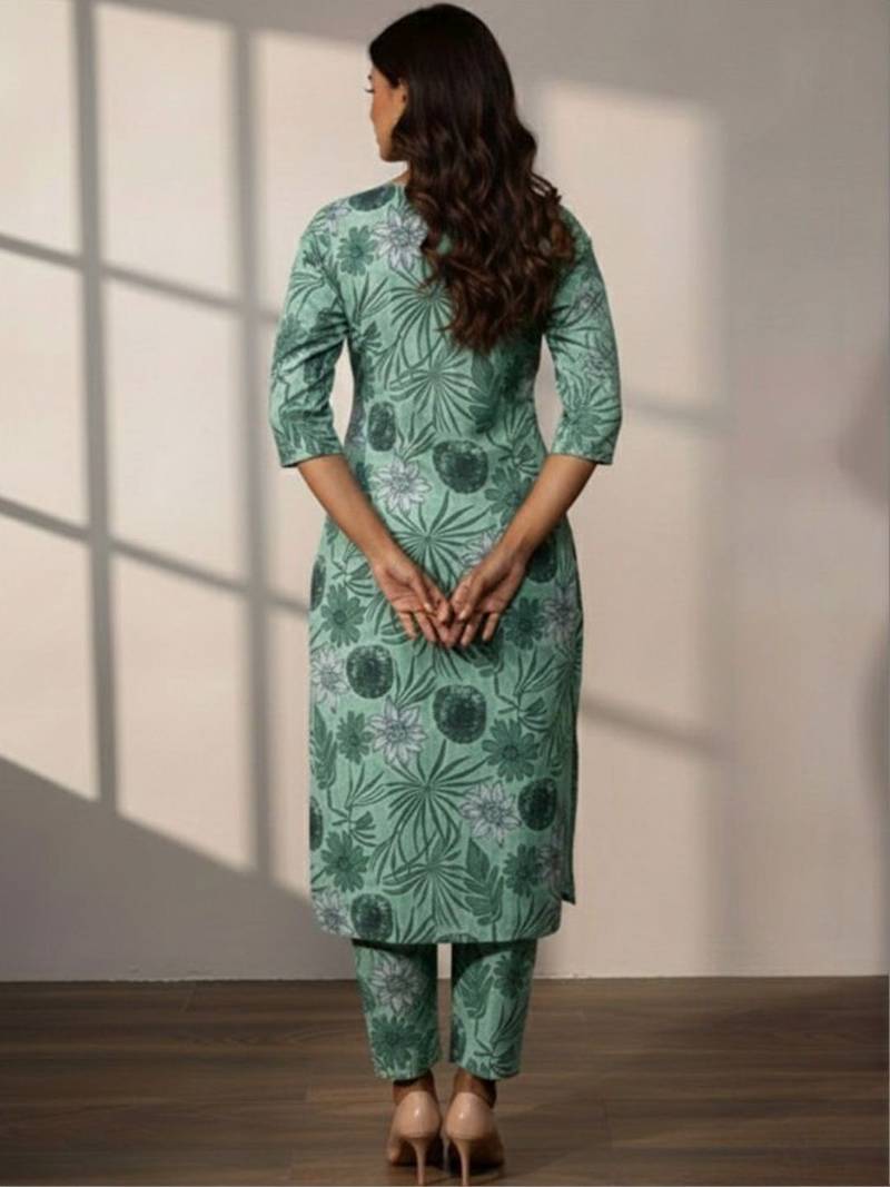 Women Floral Printed Regular Kurta with Trousers