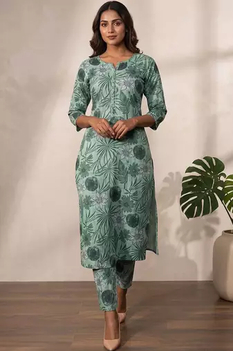 Women Floral Printed Regular Kurta with Trousers