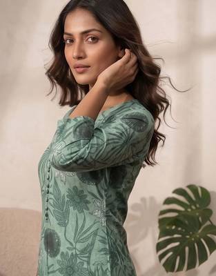 Women Floral Printed Regular Kurta with Trousers 7