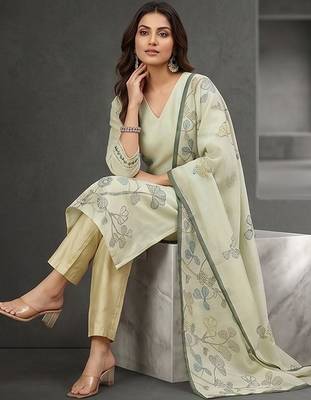 Women Floral Printed Regular Thread Work Chanderi Cotton Kurta with Trousers & With Dupatta 2
