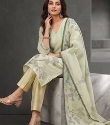 Women Floral Printed Regular Thread Work Chanderi Cotton Kurta with Trousers & With Dupatta