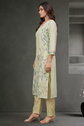 Women Floral Printed Regular Thread Work Chanderi Cotton Kurta with Trousers & With Dupatta
