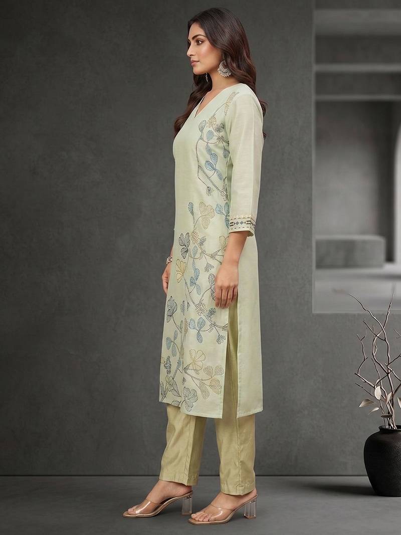 Women Floral Printed Regular Thread Work Chanderi Cotton Kurta with Trousers & With Dupatta