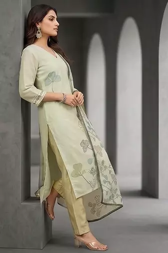 Women Floral Printed Regular Thread Work Chanderi Cotton Kurta with Trousers & With Dupatta