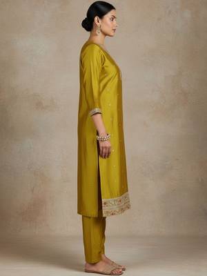 Women Ethnic Motifs Embroidered Regular Thread Work Kurta with Trousers & With Dupatta 4