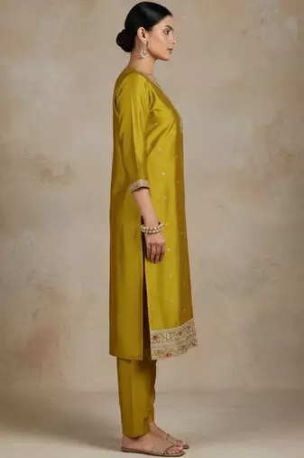 Women Ethnic Motifs Embroidered Regular Thread Work Kurta with Trousers & With Dupatta