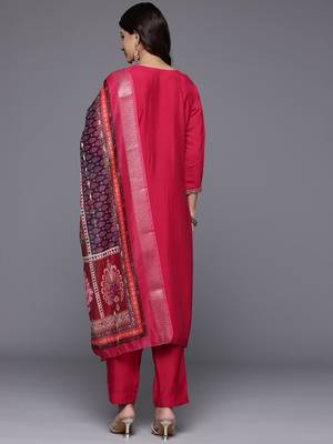 Thread & Zari Embroidered Kurta with Trouser & Ethnic Printed Dupatta 7