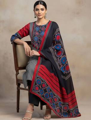 Women Ethnic Motifs Printed Regular Kurta with Trousers & With Dupatta 1