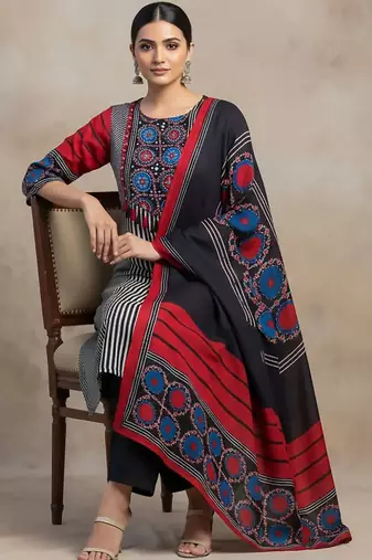 Women Ethnic Motifs Printed Regular Kurta with Trousers & With Dupatta