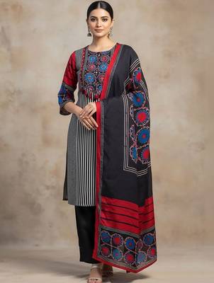 Women Ethnic Motifs Printed Regular Kurta with Trousers & With Dupatta 3