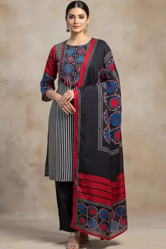 Women Ethnic Motifs Printed Regular Kurta with Trousers & With Dupatta