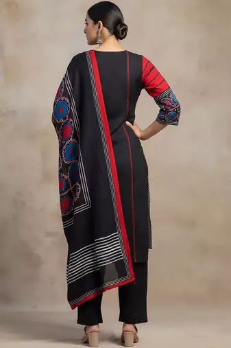 Women Ethnic Motifs Printed Regular Kurta with Trousers & With Dupatta