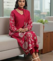 Women Floral Printed Regular Chanderi Silk Kurta with Trousers & With Dupatta