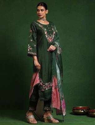 Women Floral Embroidered Regular Thread Work  Cotton Kurta with Trousers & With Dupatta 4