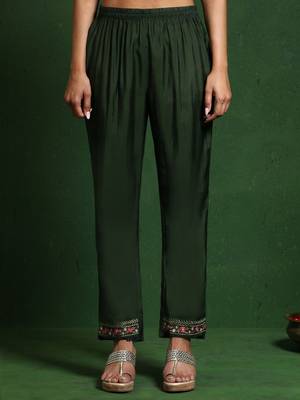 Women Floral Embroidered Regular Thread Work  Cotton Kurta with Trousers & With Dupatta 7