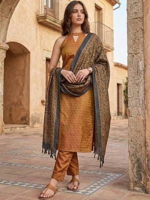 Women Regular Kurta with Trousers & With Dupatta 3