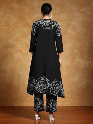 Floral Printed Mandarin Collar A-Line  Cotton Kurta With Trousers 6