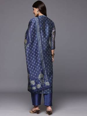 Women Floral Printed Kurta with Trousers & Dupatta 2