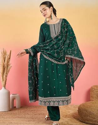 Floral Embroidered Thread Work Kurta With Trousers & Dupatta 2