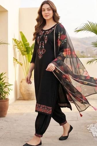 Women Floral Embroidered Regular Thread Work Kurta with Patiala & With Dupatta