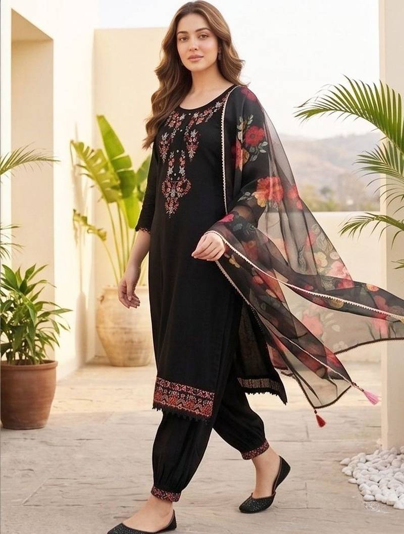 Women Floral Embroidered Regular Thread Work Kurta with Patiala & With Dupatta
