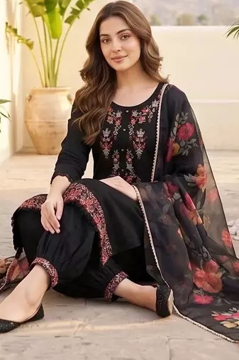Women Floral Embroidered Regular Thread Work Kurta with Patiala & With Dupatta