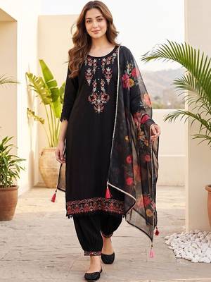 Women Floral Embroidered Regular Thread Work Kurta with Patiala & With Dupatta 3