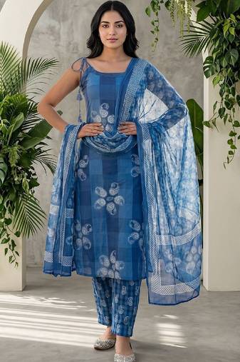 Women Ethnic Motifs Printed Regular Kurta with Trousers & With Dupatta