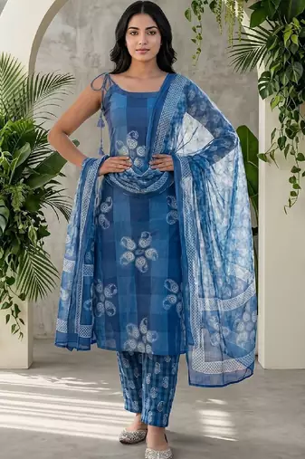 Women Ethnic Motifs Printed Regular Kurta with Trousers & With Dupatta
