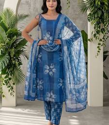 Women Ethnic Motifs Printed Regular Kurta with Trousers & With Dupatta