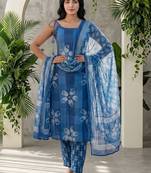Women Ethnic Motifs Printed Regular Kurta with Trousers & With Dupatta