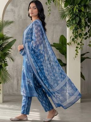 Women Ethnic Motifs Printed Regular Kurta with Trousers & With Dupatta 2