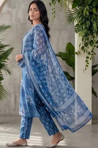 Women Ethnic Motifs Printed Regular Kurta with Trousers & With Dupatta