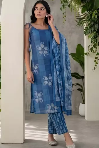 Women Ethnic Motifs Printed Regular Kurta with Trousers & With Dupatta