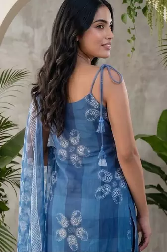 Women Ethnic Motifs Printed Regular Kurta with Trousers & With Dupatta