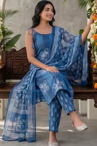Women Ethnic Motifs Printed Regular Kurta with Trousers & With Dupatta