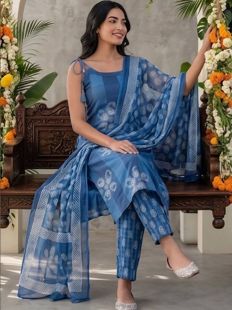 Women Ethnic Motifs Printed Regular Kurta with Trousers & With Dupatta